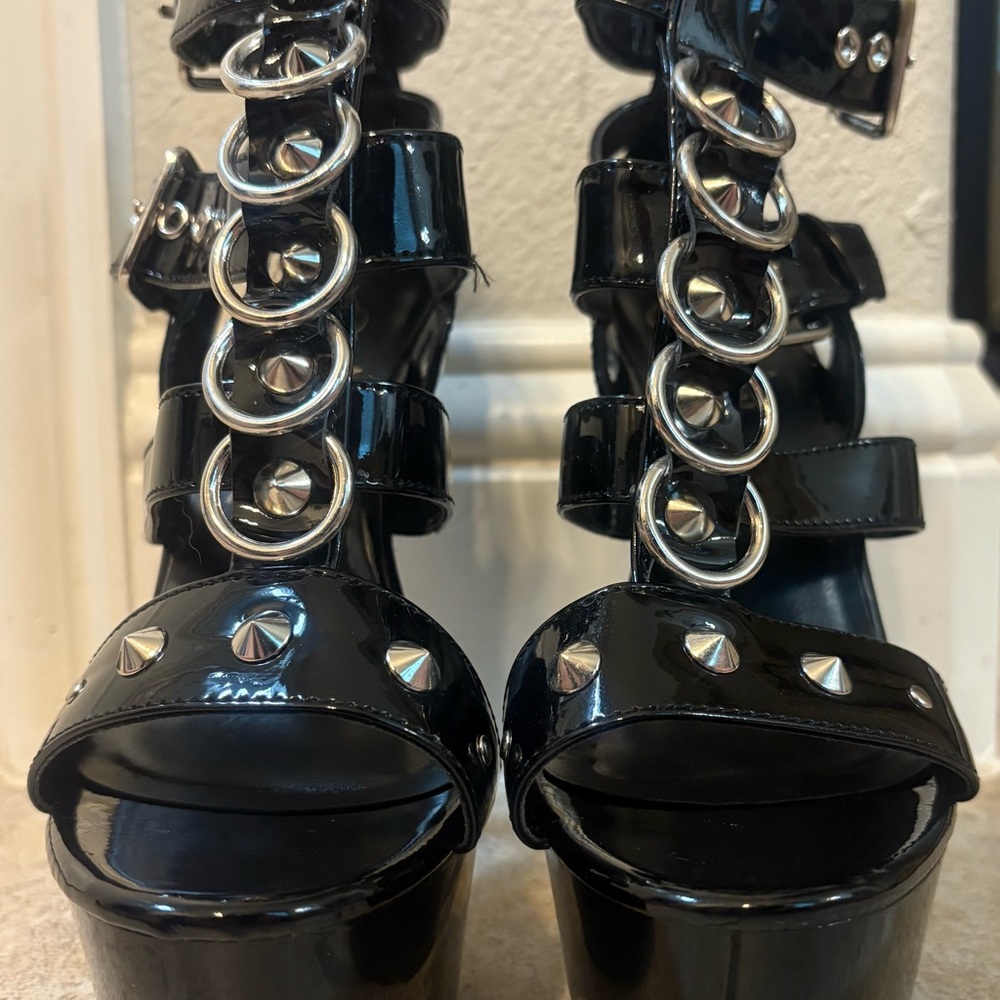 PLEASER DELIGHT-658 Women 6" Heel 1 3/4" Platform Size 7